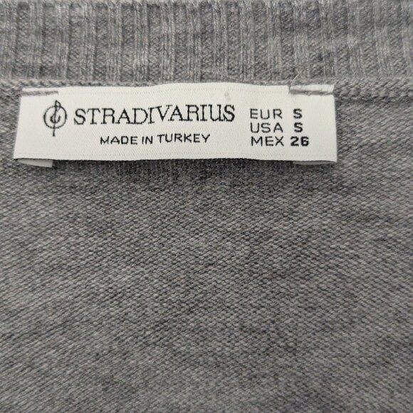 Stradivarius Soft-touch basic knit sweater in grey, v-neck - Picture 6 of 6